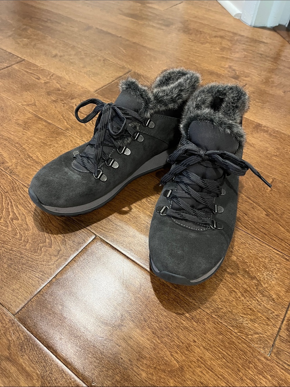 BARETRAPS women’s charcoal gray hiking boots 8M